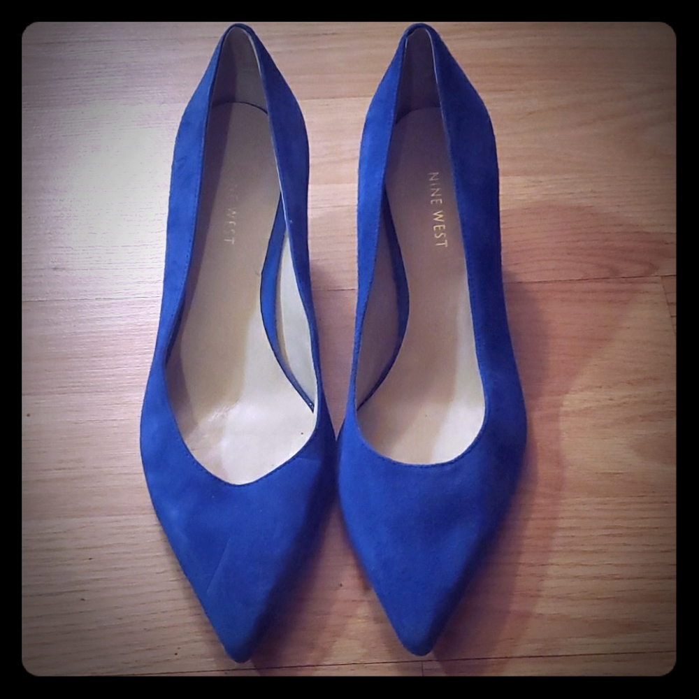 Blue suede pumps